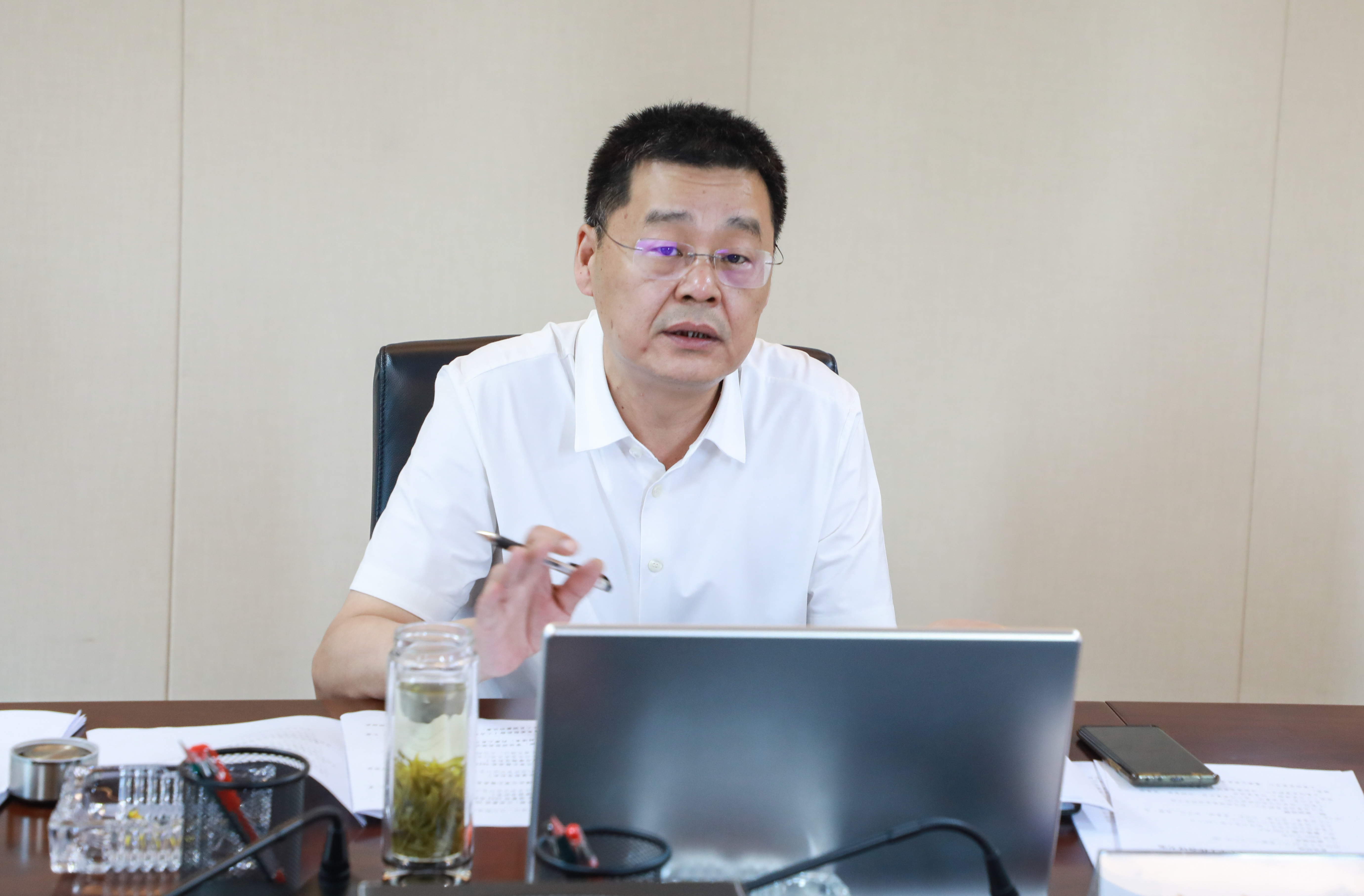 交控集團黨委理論學習中心組專題學習習近平經(jīng)濟思想