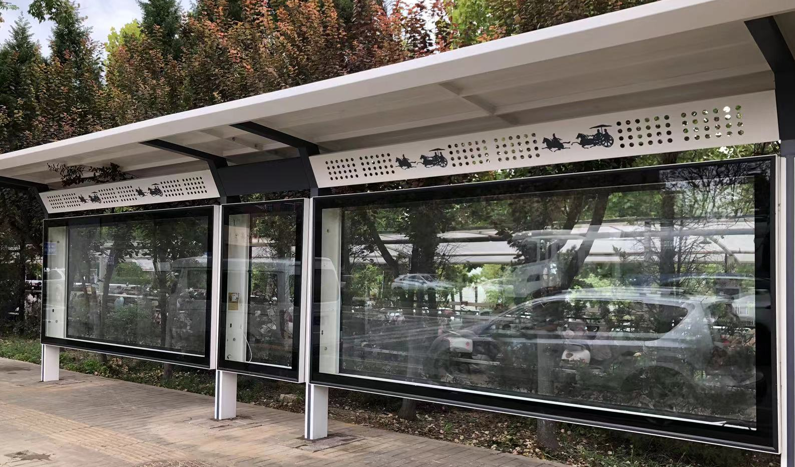 我市首批漢文化元素公交候車(chē)亭亮相！