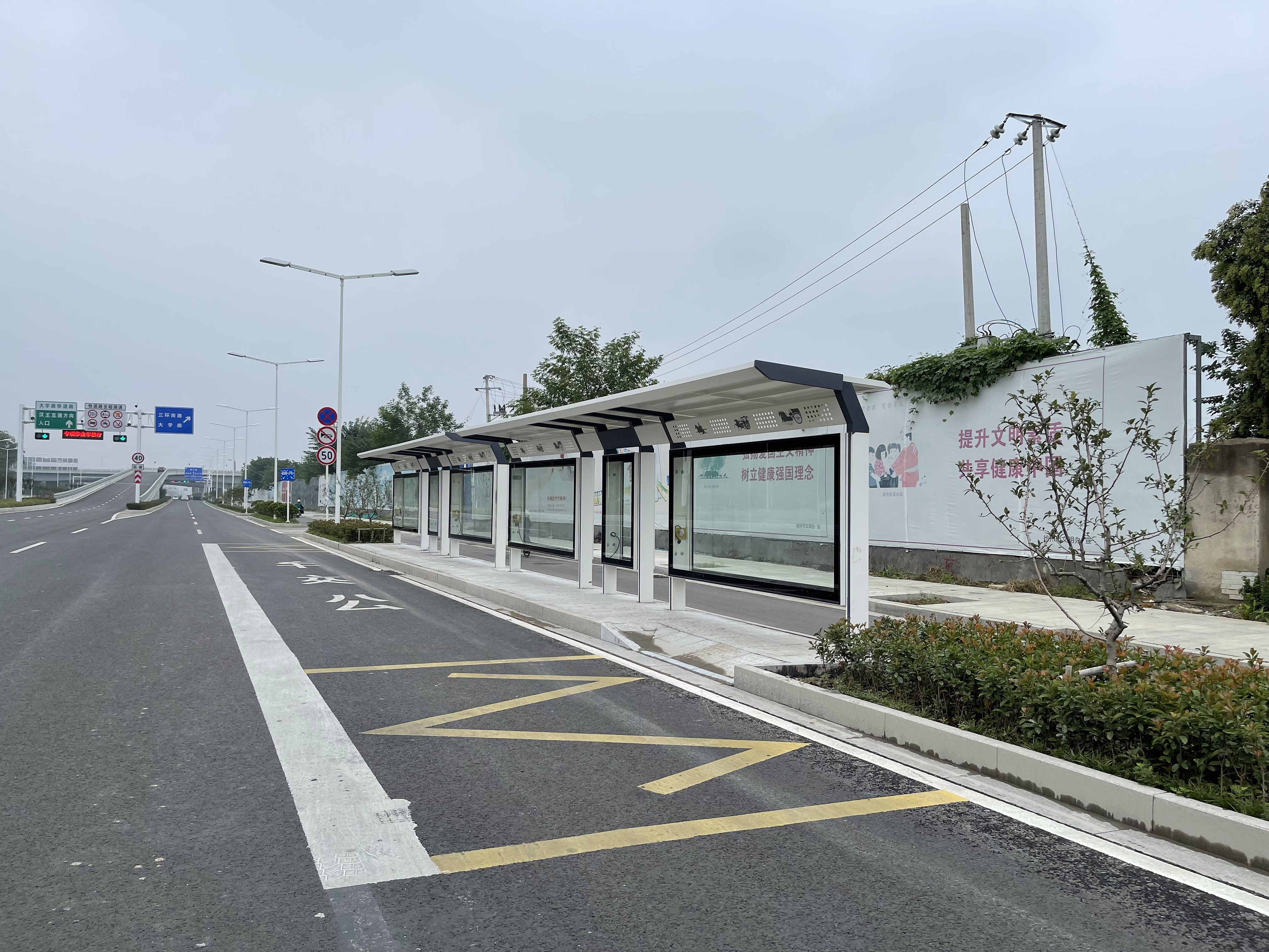 我市首批漢文化元素公交候車亭亮相！